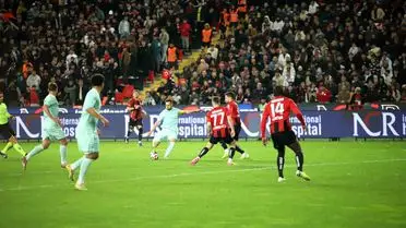 Gaziantep FK, Kayserispor'u 3-0 Mağlup Etti: 30. Hafta Şampiyonluk Yarışı Kızıştı