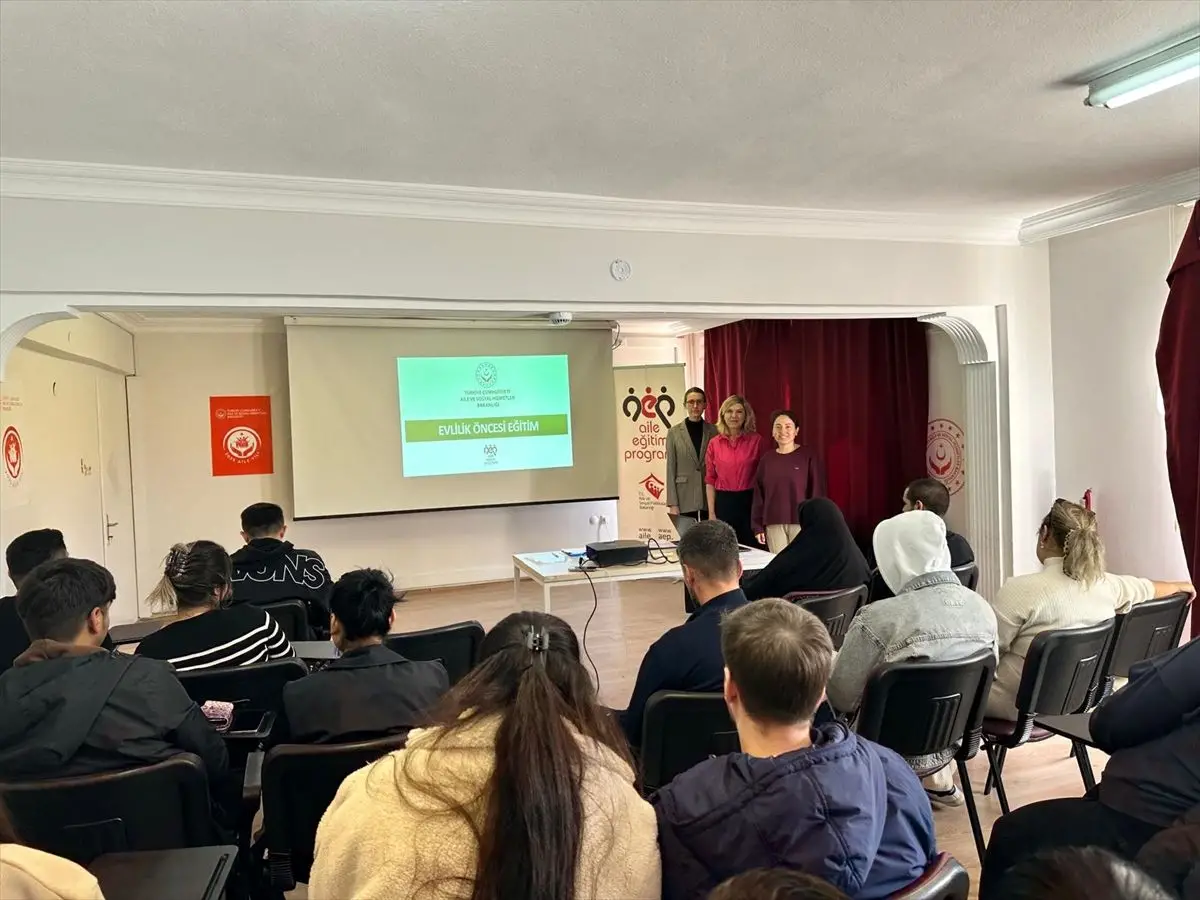 Edirne Aile ve Sosyal Hizmetler İl Müdürlüğü'nden Kamu Personeline ve Öğrencilere Kapsamlı Eğitim Programı
