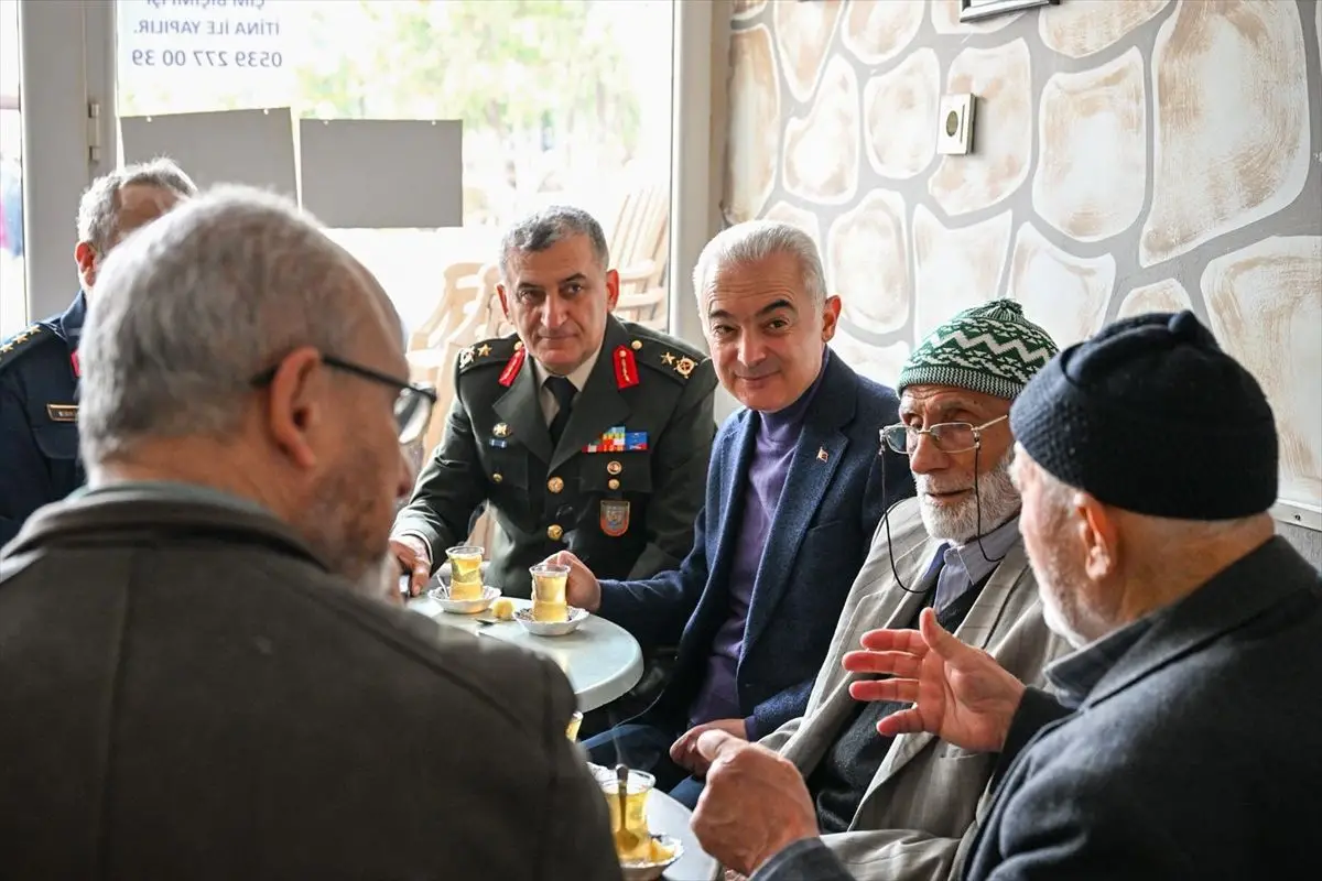 Kırklareli Valisi Uğur Turan, Esnafla Buluşarak Yerel Sorunları Dinledi