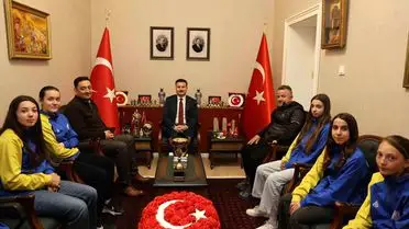 Gökçeada’nın Kadın Futsal Şampiyonu Takımına Kaymakamlık Ödülü