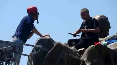 Antalya’da Atatürk Anıtına Müzik ve Dans Şovu: Benzin Bidonlu Genç Şaşkına Döndürdü