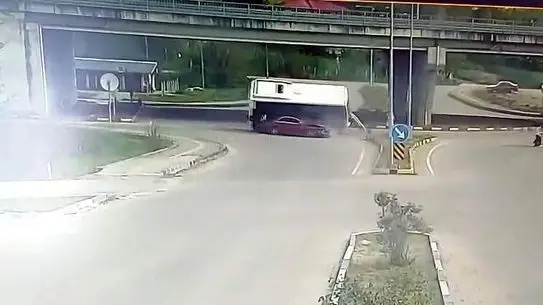 Bartın’da Halk Otobüsü Kazası: 44 Yaralı, Güvenlik Kamerası Görüntüleri Ortaya Çıktı