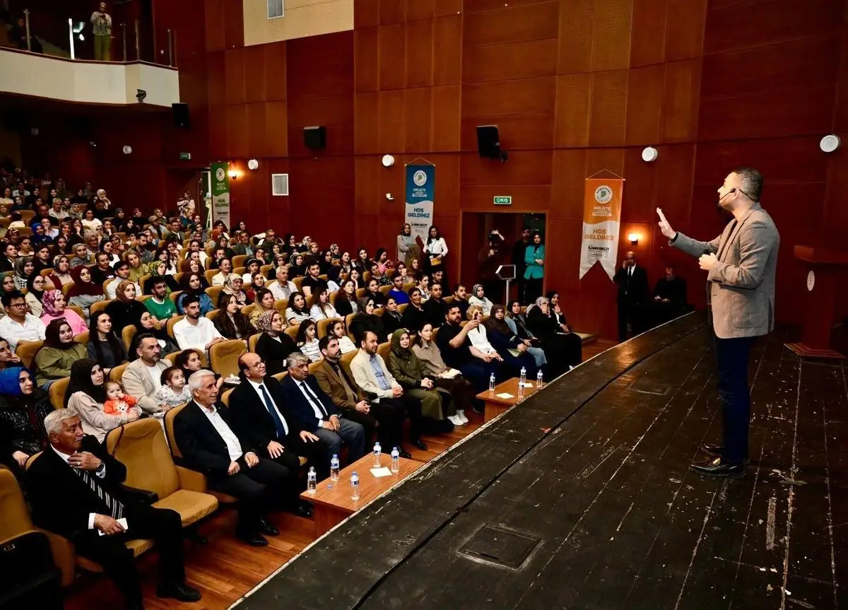 Aile Saadetleri Konferansı: Duyulmayan Çocuk ve Yorgun Ebeveynler İçin Çözüm Arayışları