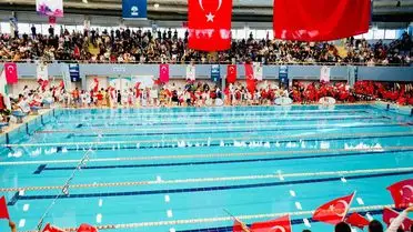 Alleben'de Minik Yüzücüler Renkli Havuz Şenliği