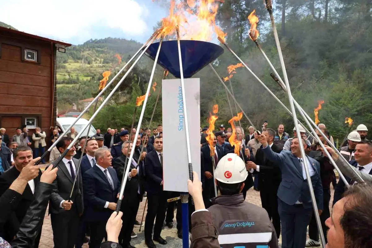 Sinop Dikmen'de Doğalgaz Şebekesi Açıldı: Bölge Halkı Mutlu