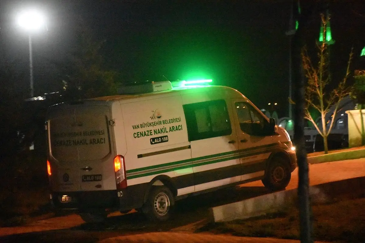 Van’ın Saray İlçesinde Sahipsiz Köpek Saldırısı: 5 Yaşındaki Çocuk Hayatını Kaybetti