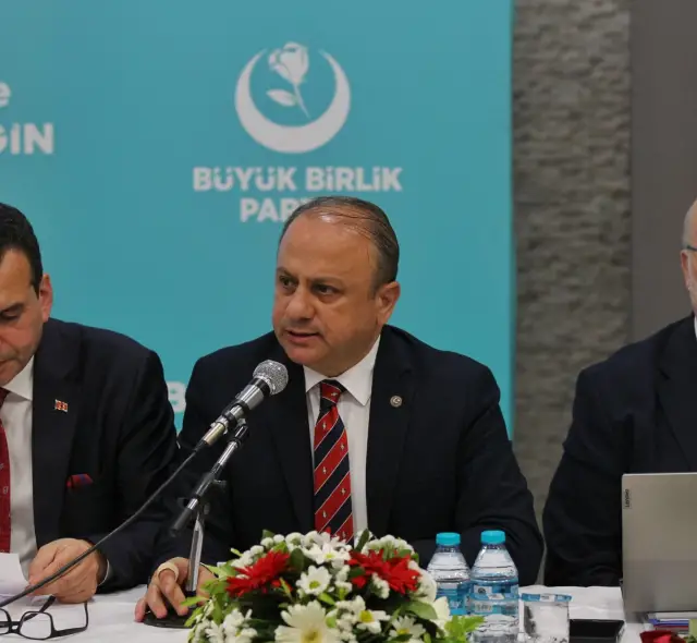 Taşkent'te yapılan resmi toplantı sırasında fotoğraf