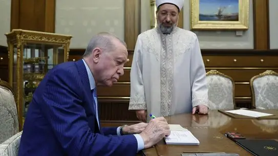 Erdoğan, Kurban Bayramı Öncesinde Diyanet Vakfına Bağışta Bulundu