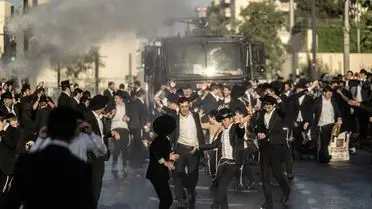 Batı Kudüs’te Haredi Göstericileri Zorunlu Askerlik Karşıtı Blokaj Yaptı