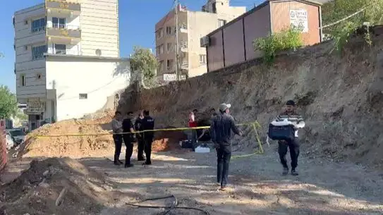 Hatay’da Roma Dönemine Ait Kaya Mezarı Kazı Çalışmalarında Gün Yüzüne Çıktı