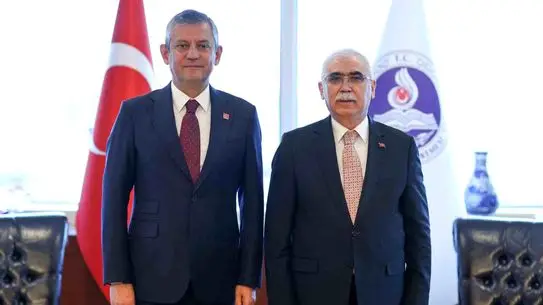 Özel'den Anayasa Mahkemesi Üzerine Çarpıcı Açıklama: “Herkesin Üzerine Titremesi Gereken Mahkeme”