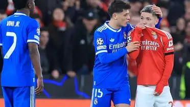 IFAB, Ağzını Kapatıp Ayrımcılık Yapan Futbolculara Kırmızı Kart Uygulamasını Onayladı