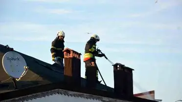 Ordu Ünye'de 5 Katlı Bina Çatısında Çıkan Yangın Kontrol Altına Alındı