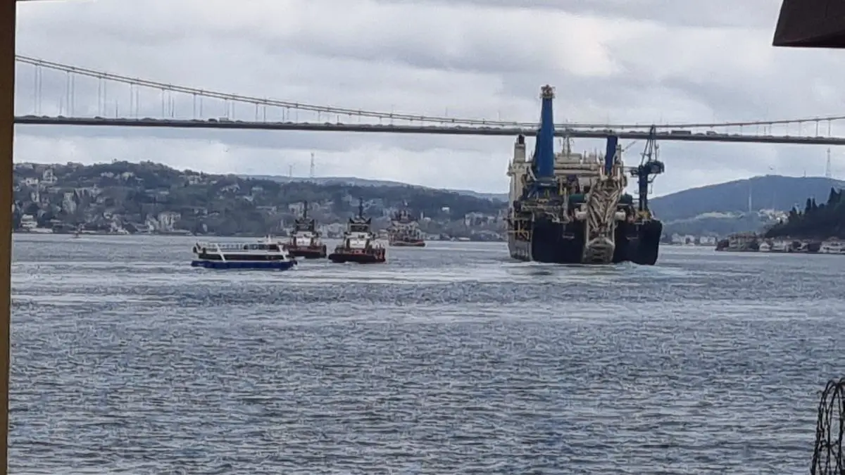 İstanbul Boğazı’nda Castorone Gemisi Nedeniyle Çift Yönlü Trafik Durduruldu