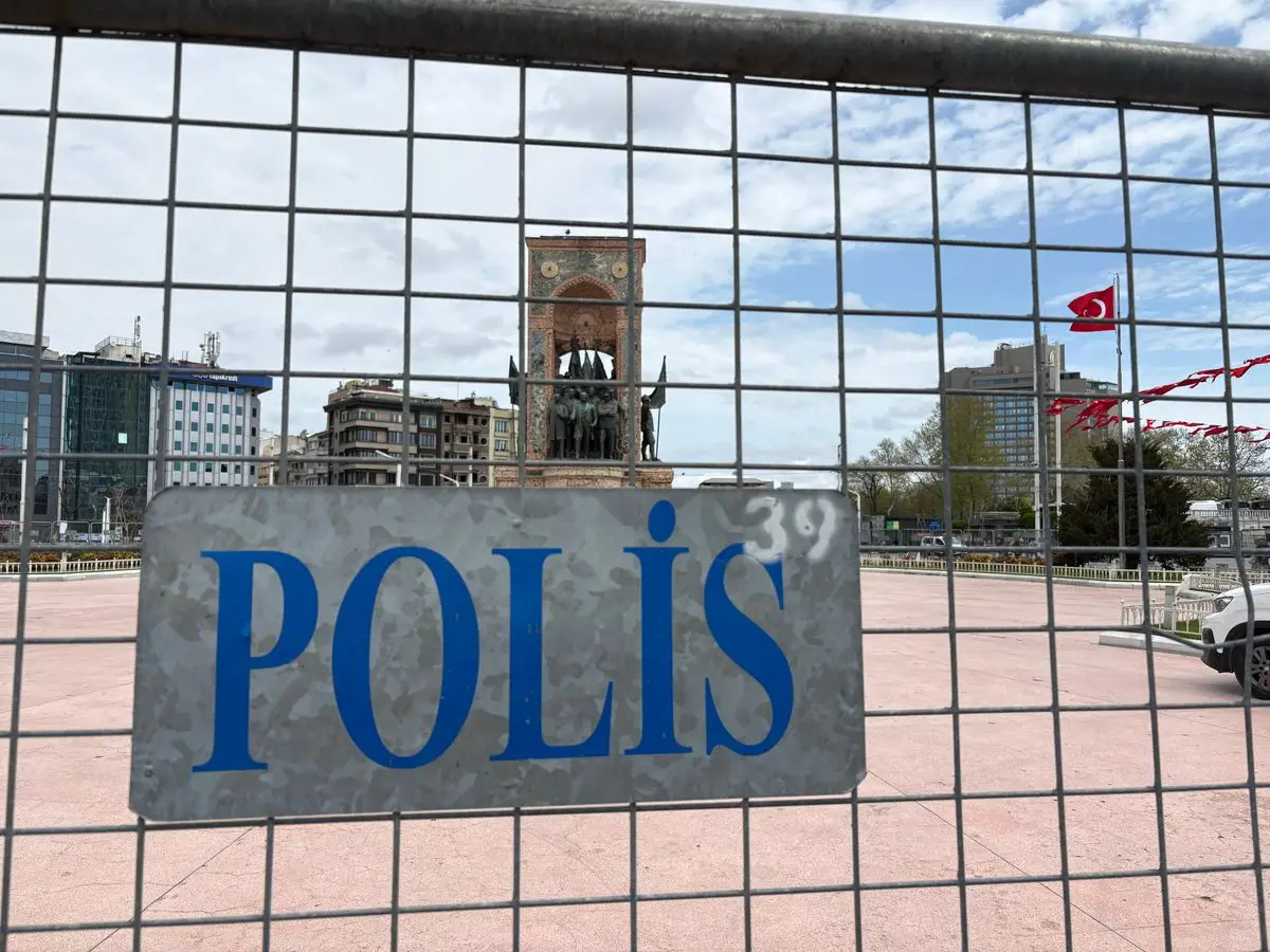 Taksim Meydanı'nda 1 Mayıs Öncesi Güvenlik Önlemleri Artıyor