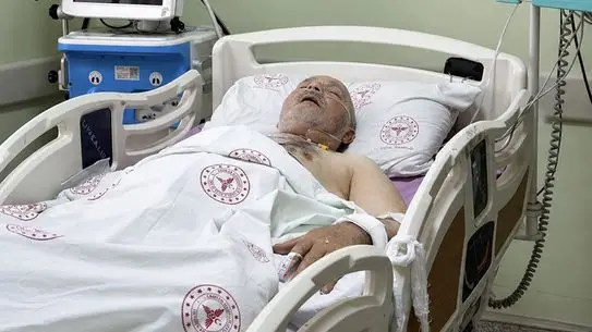 Küçük Diz Yarası Saatler İçinde Hayati Tehlikeye Dönüştü: 72 Yaşındaki Adamın Mücadelesi