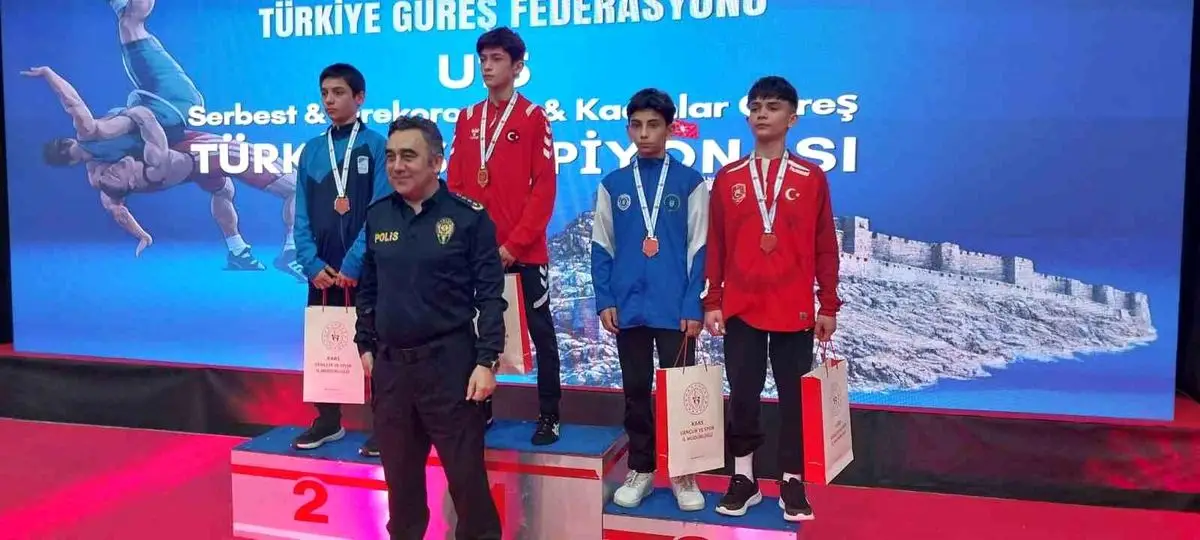 Bursa Büyükşehir Belediyesporlu Güreşçiler Kars'ta 3 Altın Madalya Kazandı