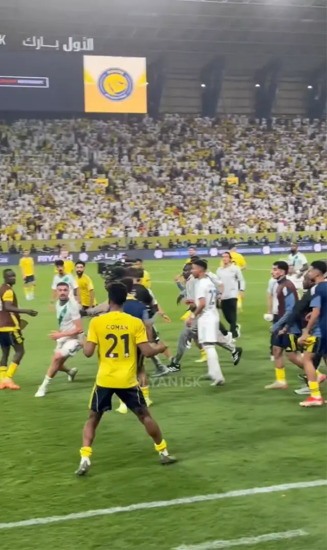 Ronaldo ve Demiral maç öncesi takım fotoğrafı