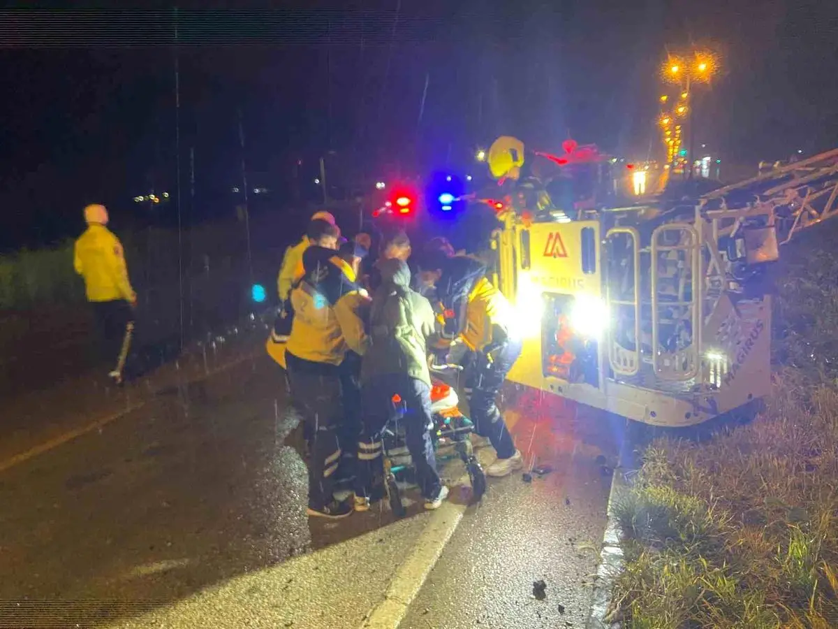 Balıkesir’de devrilen otobüs