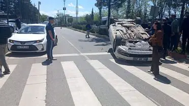 Siirt’te Çarpışan İki Araçta 2 Sürücü Sıkıştı, 2 Kişi Yaralandı