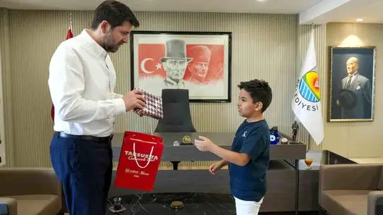 Tarsus’ta Matematik Gururu: Mustafa Deniz Biçer Dünya Birinciliğini Başkan Boltaç’la Kutladı