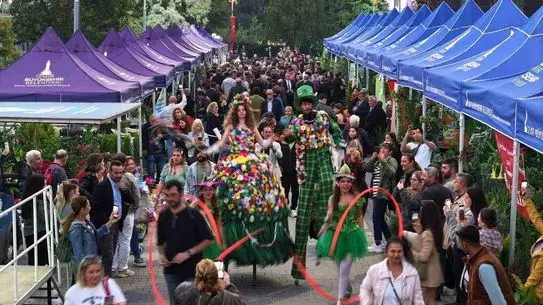 İzmir’de Bahar Rüzgarı: Balkon-Bahçe Bitkileri Festivali Yeniden Başlıyor