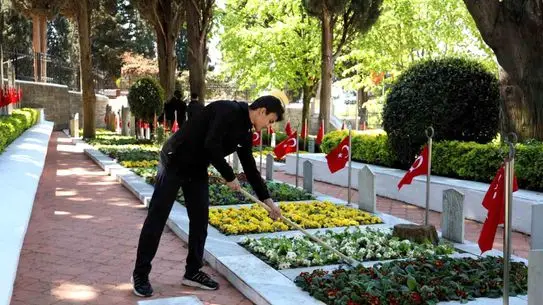 İzmit’te Kut'ül Amare Zaferi 110. Yıl Dönümünde Gençler Şehitlikte Buluştu