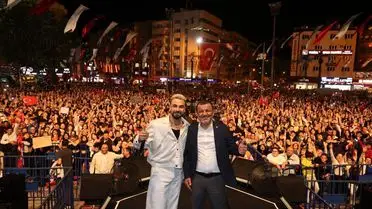 Denizli'de 23 Nisan Coşkusu: Sefo'nun Canlı Performansı Şehri Salladı
