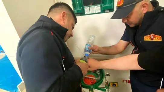 Afyonkarahisar’da Parmağa Sıkışan Yüzük, İtfaiye Ekiplerinin Özel Kesim Tekniğiyle Çıkarıldı