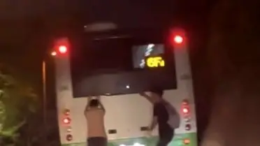 Bursa’da Patenli Gençlerin Tehlikeli Yolculuğu Kameralarda Görüldü