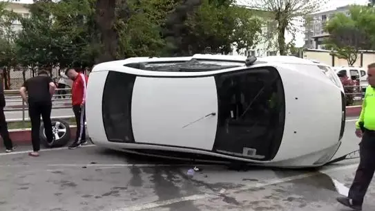 Siirt'te Trafik Kazası: Otomobil Refüje Çarparak Takla Attı, 3 Kişi Yaralandı