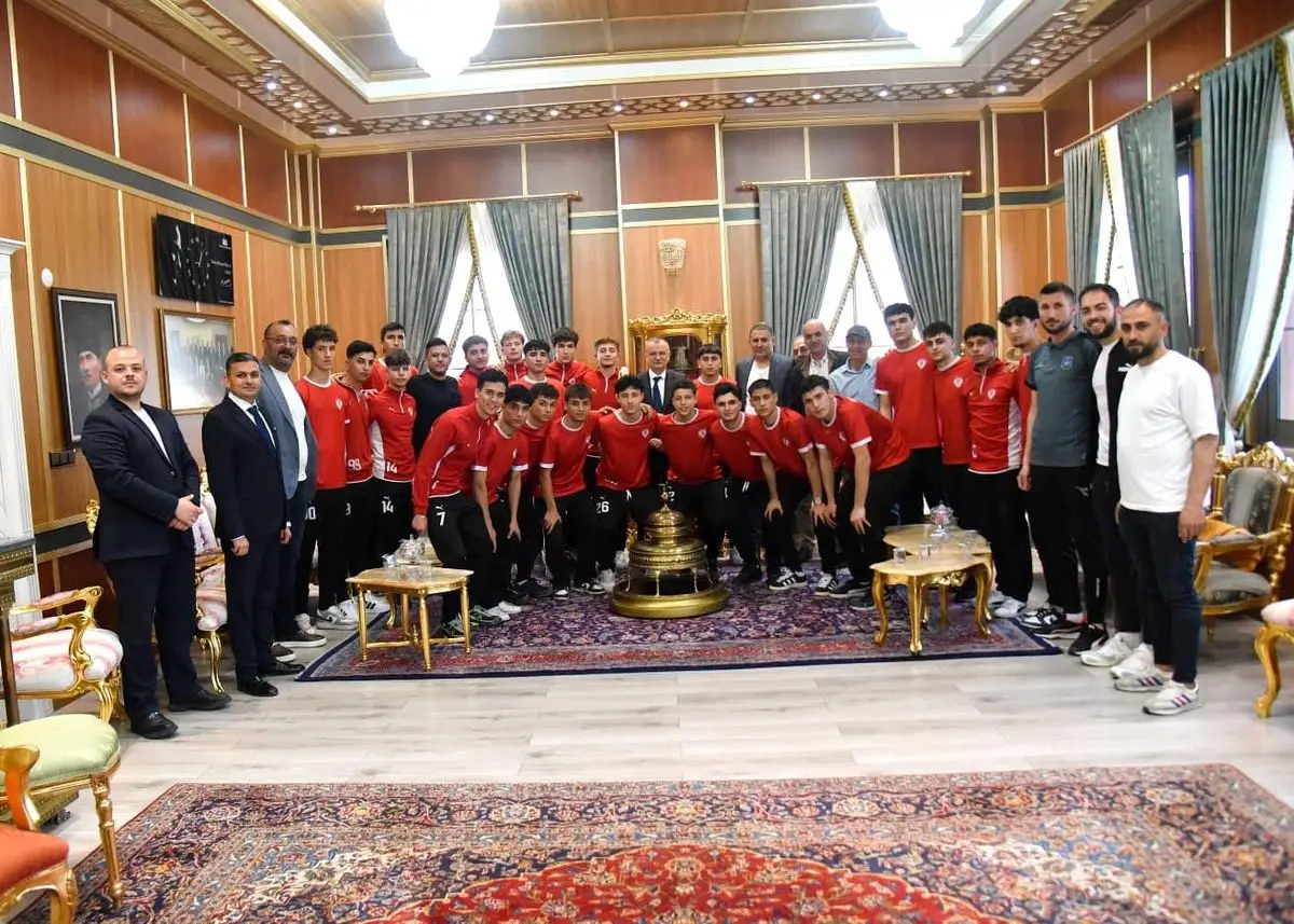 Balaban'dan U18 Futbol Takımına Moral Desteği: “Sonuç Ne Olursa Olsun Gurur Duyuyoruz”