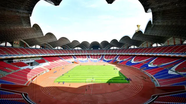 Stadion içindeki oturma düzeni ve sahne alanı