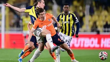 Çağlar Söyüncü, Fenerbahçe Taraftarına Moral Verdi: "Bu Güzel İnsanlara Layık Olamıyoruz"