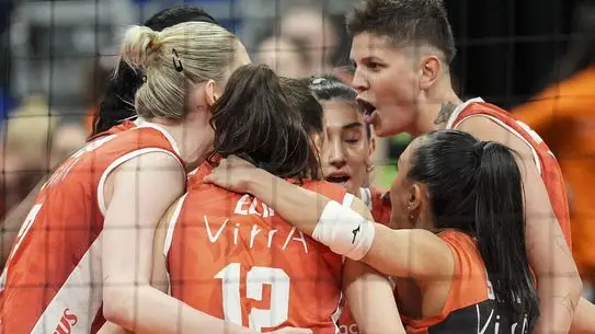 VakıfBank ve Eczacıbaşı Finalde Karşı Karşıya: CEV Şampiyonlar Ligi'nde Türk Derbisi Heyecanı