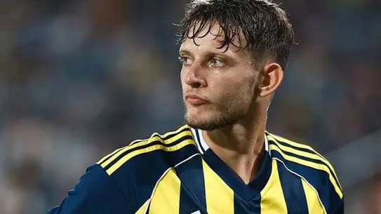 Galatasaray, Sebastian Szymanski'yi Transfer Listesine Ekledi: Okan Buruk Kararı Verecek