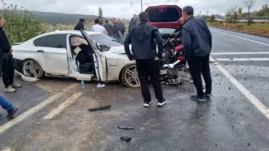 Akşehir'de Trafik Kazası: Dört Kişi Yaralandı