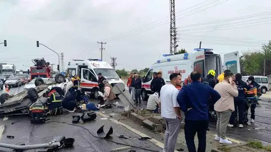 Aydın Efeler'de Takla Atan Araç 2 Çocuğu ve 3 Yetiği Yaraladı