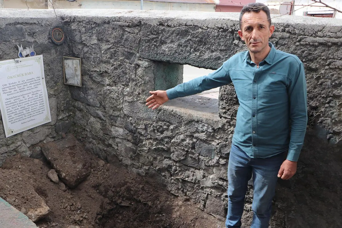 Erzurum’da “Öksürük Baba” Türbesinde Gece Yarısı Define Kazısı Ortaya Çıktı