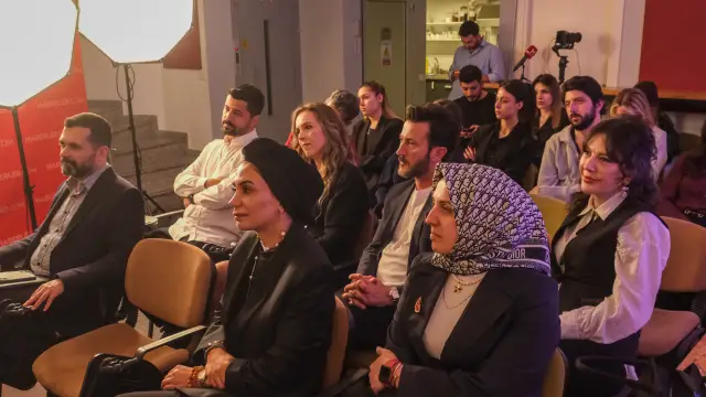Gazze'de haber toplayan gazeteciler