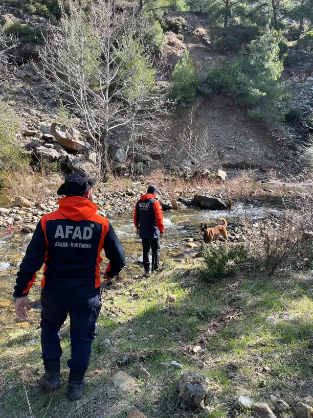 Arama ekibi ekipmanlarıyla