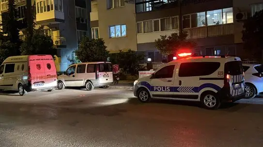 İzmir Bayraklı’da 73 Yaşındaki Baba, Uyuşturucu Bağımlısı Oğlunu Bıçaklayarak Öldürdü