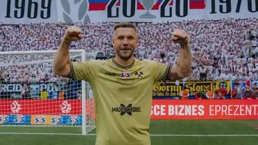40 Yaşındaki Lukas Podolski, Gornik Zabrze ile Polonya Kupası’nı Kazanarak Futbola Veda Etti