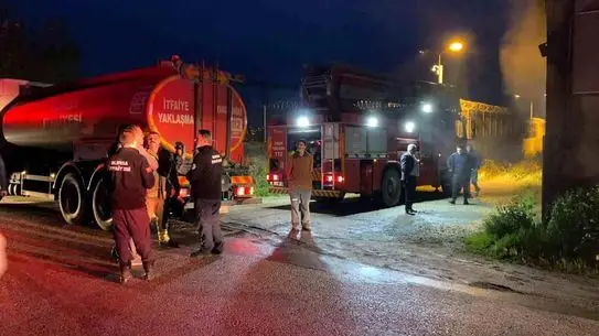 İnegöl'de Menteşe Üretim Fabrikasında Yangın: İlk Görüntüler ve Açıklamalar