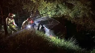 Düzce'de Dereye Uçan Otomobilde Sıkışan Sürücü İtfaiye Ekipleri Tarafından Kurtarıldı