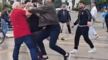 Aydın Efeler'de Gazeteci, Eşinin Gözleri Önünde Şiddet Görerek Darp Edildi