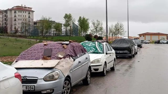 İl belediyesi ekipleri hasar tespit çalışması yapıyor