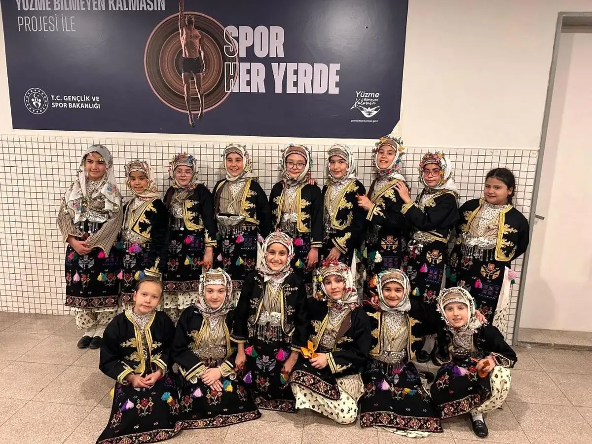 Kütahya Belediyespor Halk Oyunları Takımları İzmir'de Çifte Şampiyonlukla Göz Doldurdu