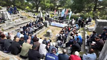 Söke'de Priene Antik Kenti'nde Tarihi Meclis Toplantısı Gerçekleşti