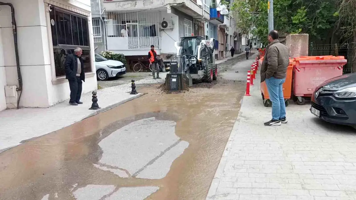 Karamürsel'de Ana Su Hattı Patladı: Altyapı Çalışmalarında Büyük Hasar